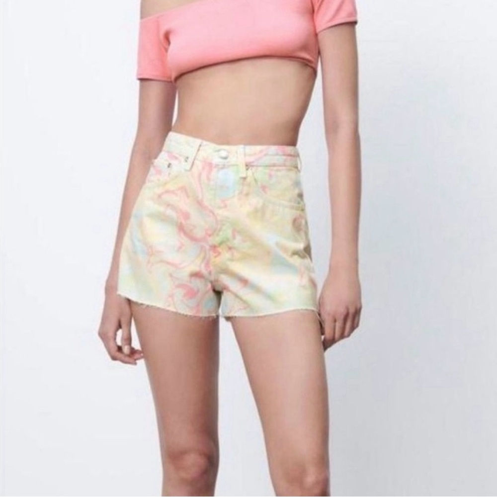 Zara Shorts Pastel Swirl High Rise Pink Yellow Tie Dye Jean 2" Inseam Size 6